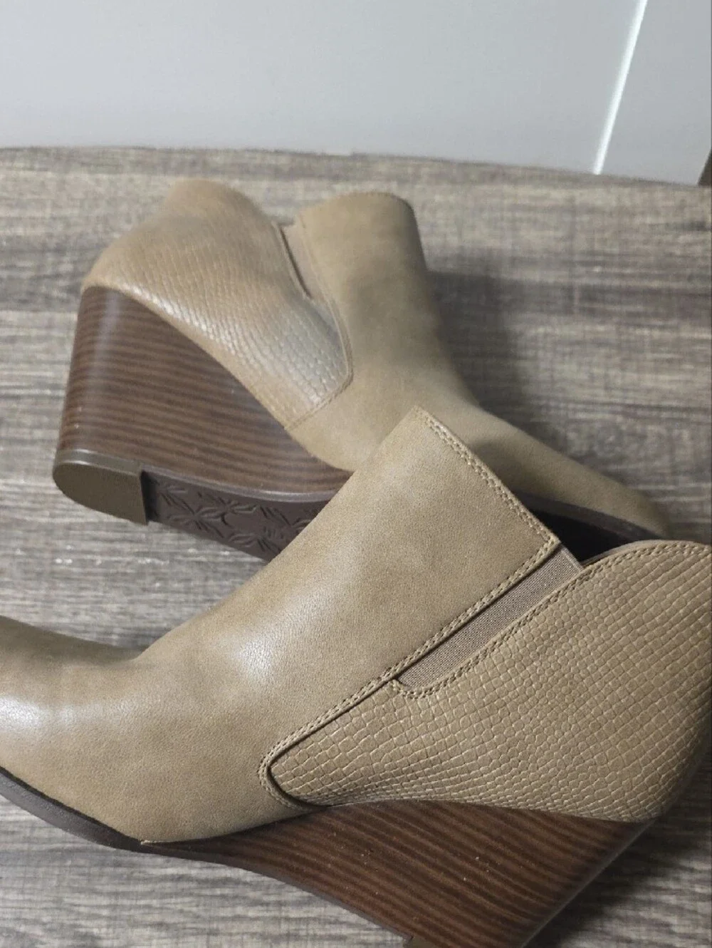new directions Taupe Wedge Ankle Booties with Side Zip Size 9.5